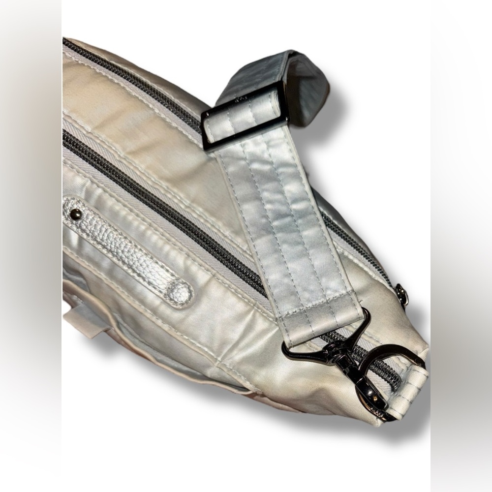 🤍Lug Flare 2 Crossbody bag with 2 straps Silver Quilted RFID - Picture 4 of 15